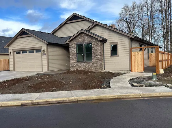 490 SW Oregon Falls Dr, Dallas, OR 97338