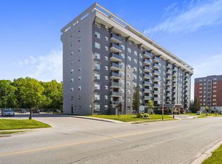 100 Lancaster Dr, Welland, ON L3C6M1