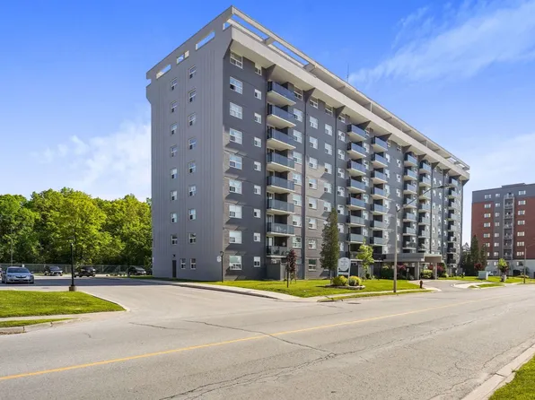 100 Lancaster Dr, Welland, ON L3C 6M1
