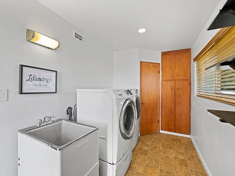 4258 Summit Dr — Photo 37