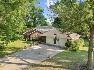145 Cross Creek Cir, Ardmore, OK 73401