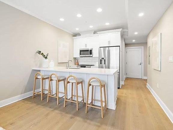 4th image of 353 Summer St #44