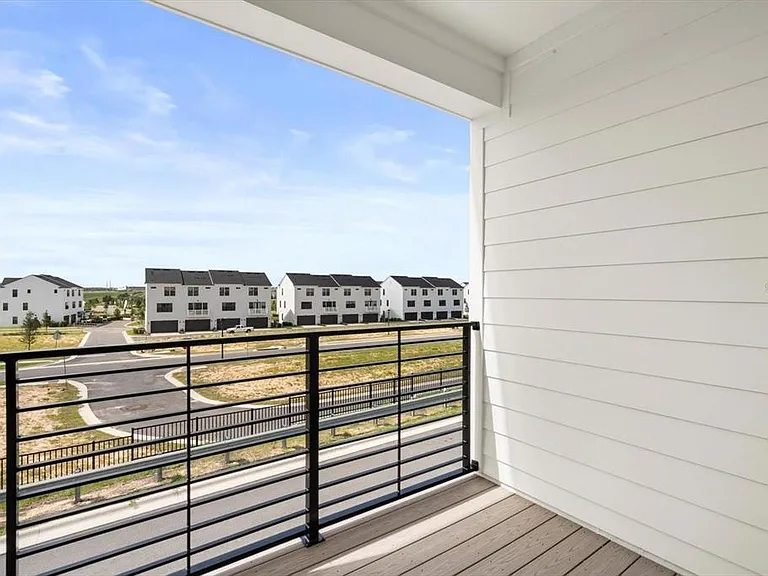 15489 Hamlin Park Dr — Photo 12