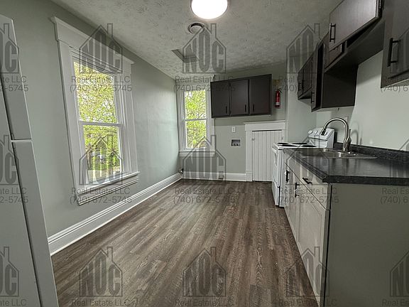 3rd image of 160 1/2 Lake St