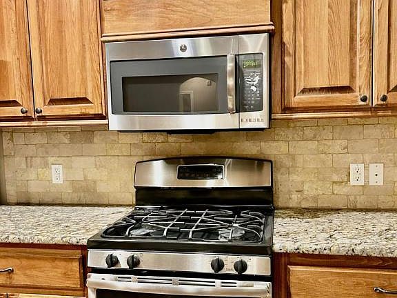 4th image of 1534 NE Stonehouse Dr
