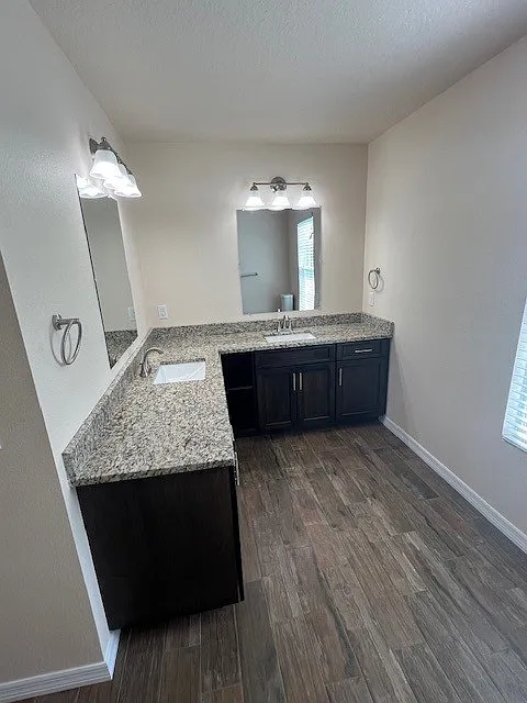 2 bed, 2.5 bath, 1303 sqft, $2,000 — Photo 3