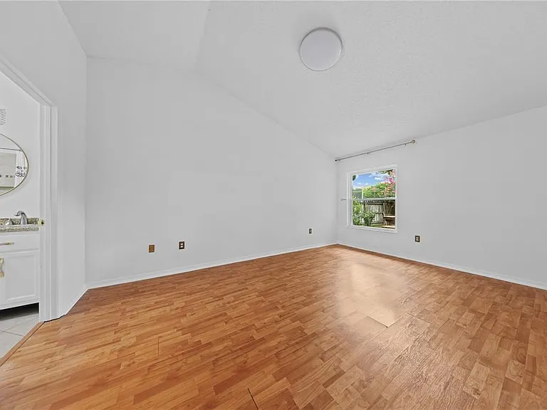 308 Silver Pine Dr — Photo 14