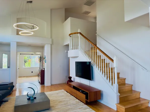 8 Pahee Pl, Kahului, HI 96732