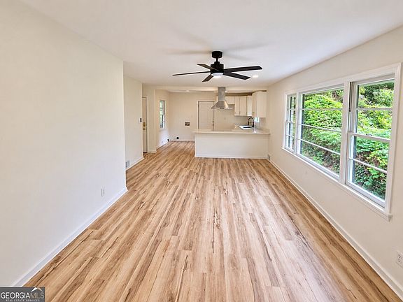 3rd image of 3565 Glenwood Rd
