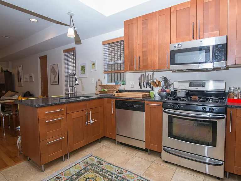 340 Oakdale Pl NW — Photo 4