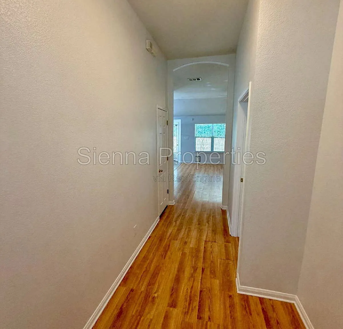 3 bed, 2.0 bath, 1384 sqft, $1,925 — Photo 3