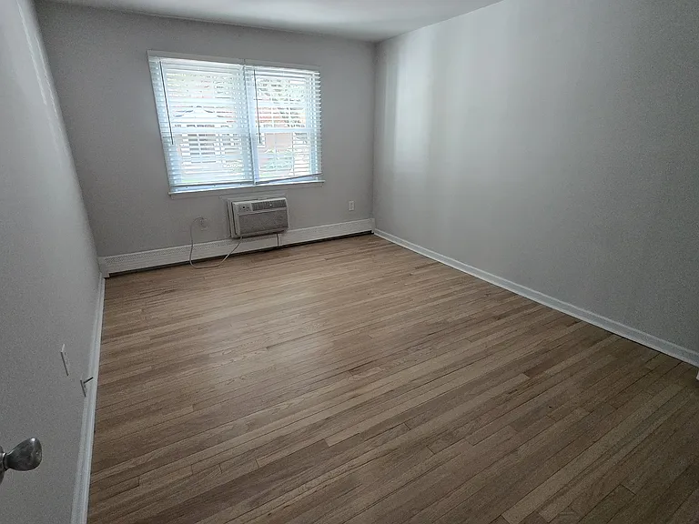 LAWRENCEVILLE GARDEN APARTMENTS AND TOWNHOMES — Photo 16