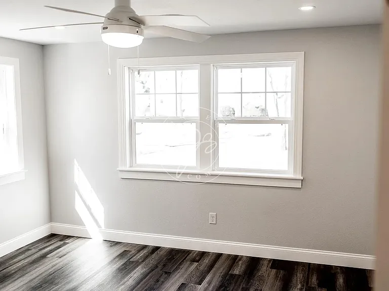 426 E 5th St — Photo 11