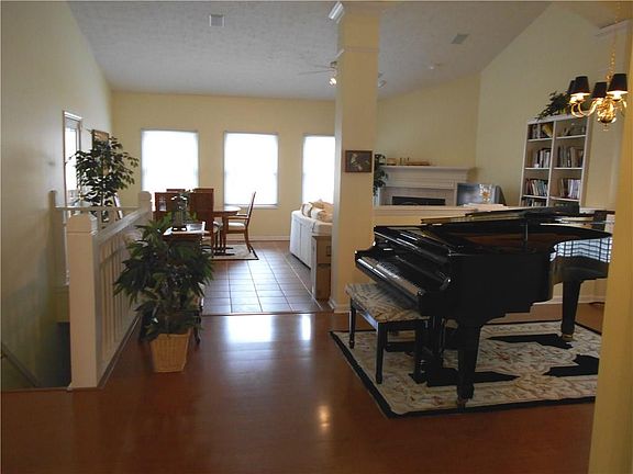 4th image of 606 Piedmont Dr