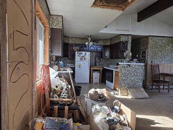 3rd image of 23726 Hubert Rd