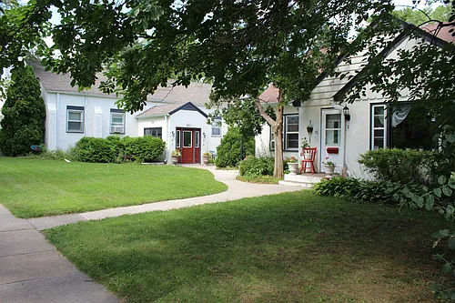 317 2nd St E Photo 1