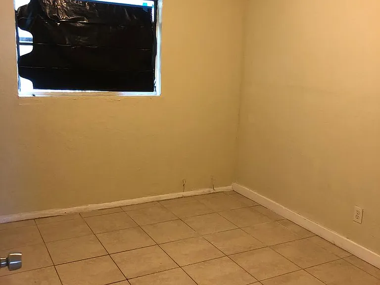 1859 Lauderdale Manor Dr — Photo 15