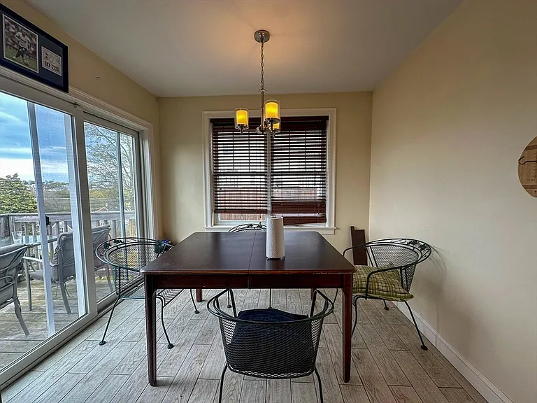 77 Faywood Ave — Photo 6