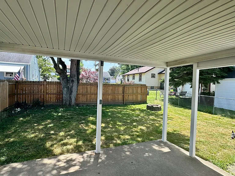 1134 Colonial Blvd NE — Photo 3