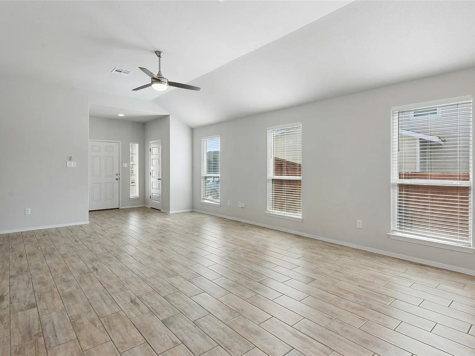3 bed, 2.0 bath, 1500 sqft, $2,000 — Photo 4
