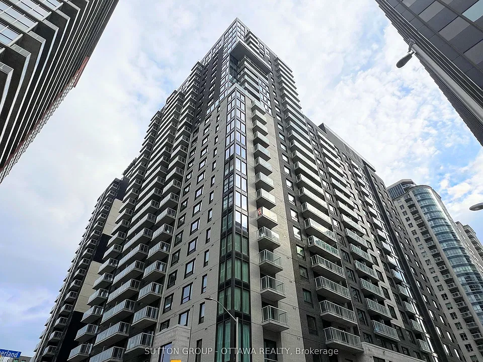 180 George St #305