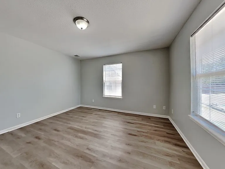 4219 Woodland Ave — Photo 10