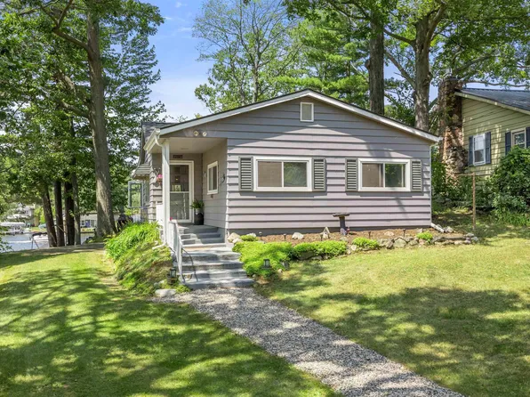 1189 Lakeshore Dr, Columbiaville, MI 48421