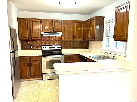 4th image of 60 Lawn Ave APT 50