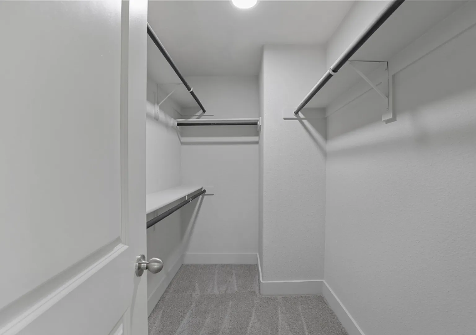 Room in 4 Bedroom Home at Harding St — Photo 4