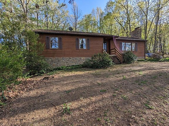 3rd image of 96 Linda Ln