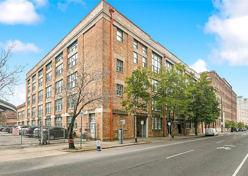 1111 S Peters St #217