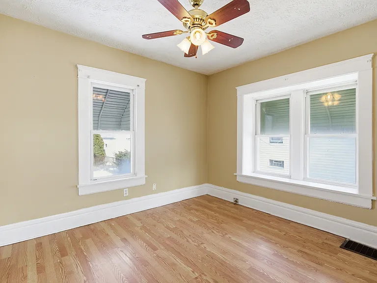 691 Lafollette St — Photo 2