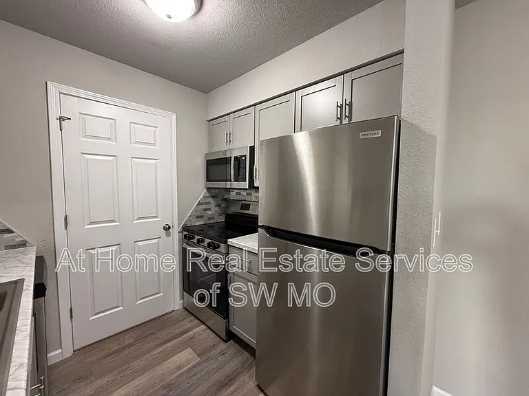 787 E Bain St — Photo 5