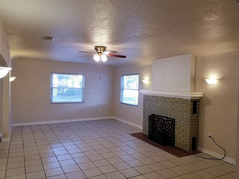 512 E Strawbridge Ave #512 — Photo 5