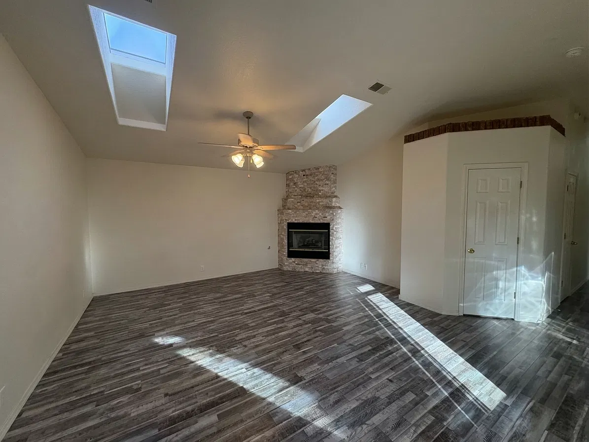 3 bed, 1699 sqft, $2,495 — Photo 4
