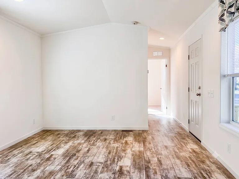 4400 La Salle St #53 — Photo 6