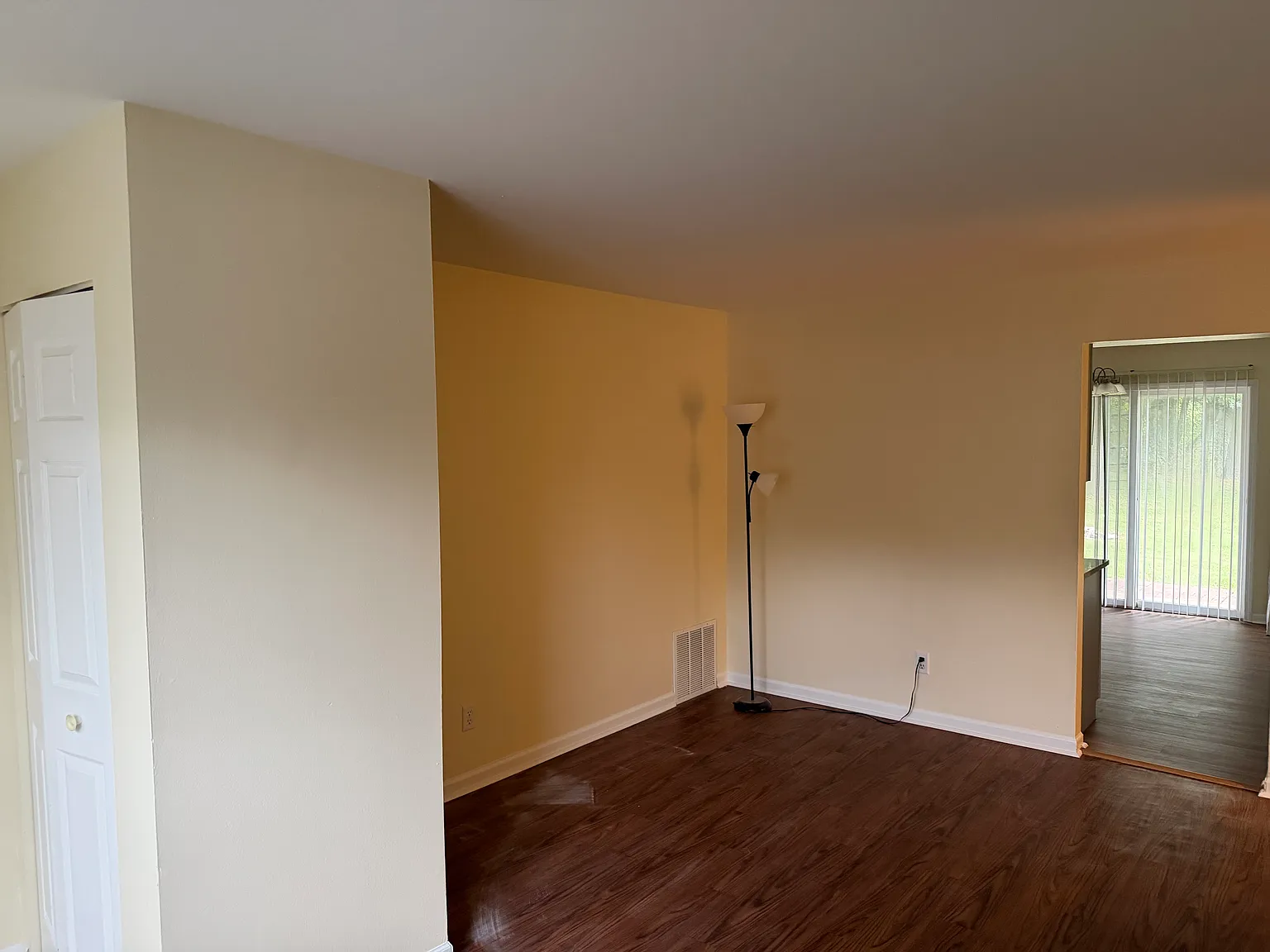 212 Logan St — Photo 4