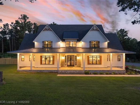 23755 W Sluggo Dr, Poteau, OK 74953