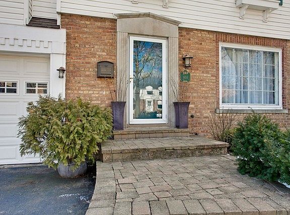 3rd image of 407 Briar Pl