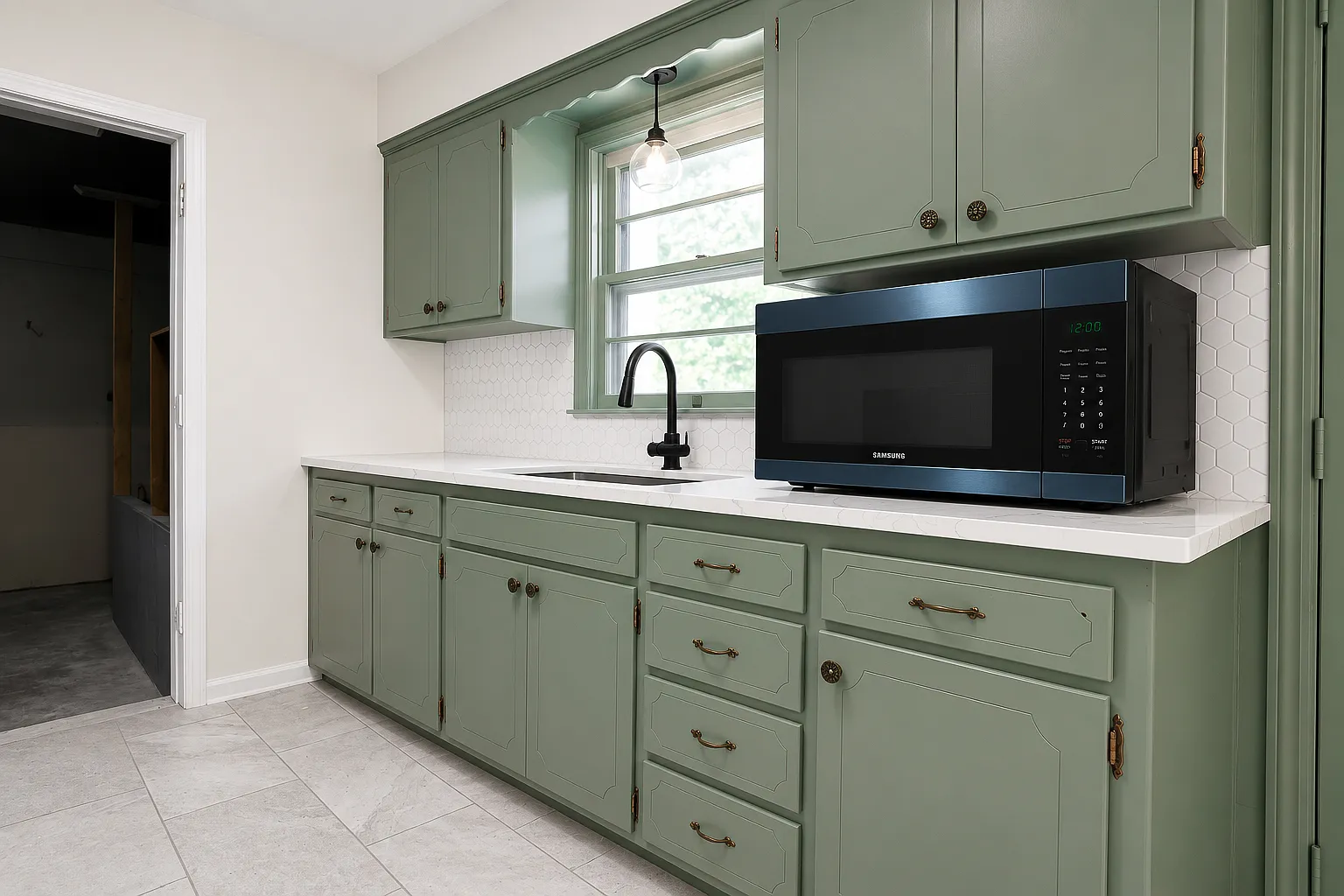 3 bed, 930 sqft, $1,774 — Photo 2