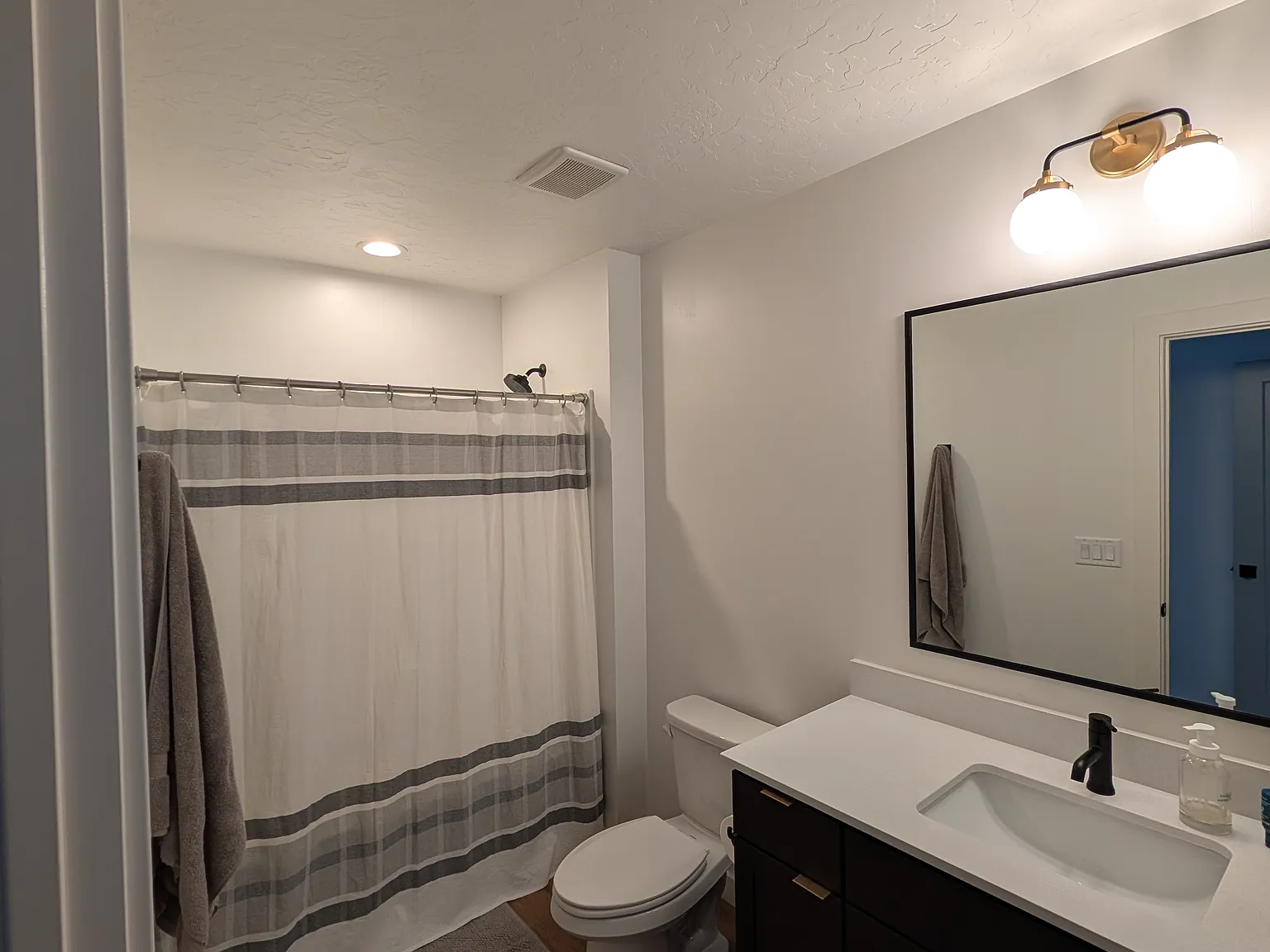 3 bed, 1776 sqft, $2,159 — Photo 2