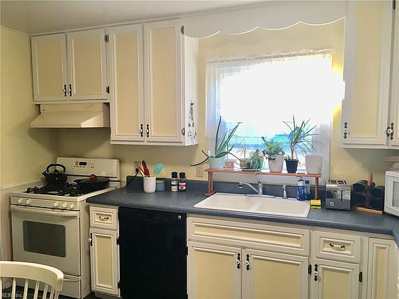 Sunny eat in kitchen with gas range, newer "quiet" dishwasher!