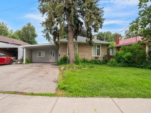 79 Seminole Ave, Toronto, ON M1J 1N3