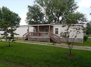 402 N Eagan St, Kinmundy, IL 62854