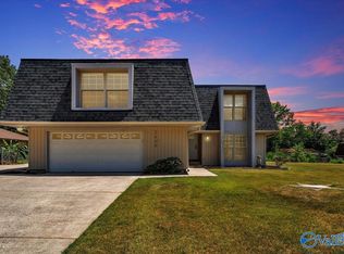 2000 Woodmore Dr SE, Huntsville, AL 35803