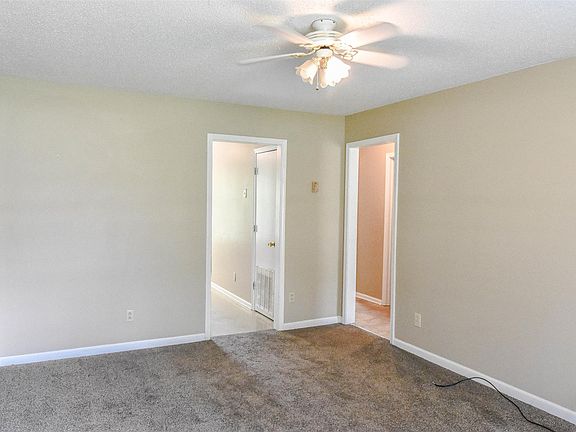 3rd image of 701 Peachers Dr APT A