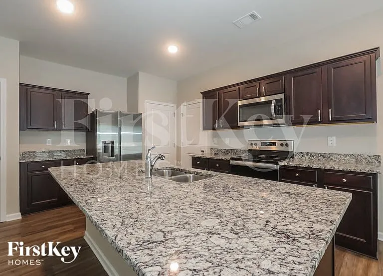 1193 Hudson Ct — Photo 5