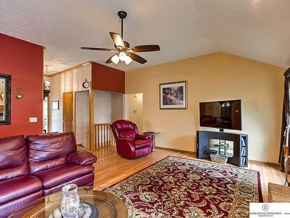4th image of 214 Fleetwood Dr