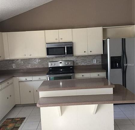 5th image of 6400 Lake Horseshoe Dr