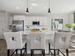 215 Huntington Dr, Waconia, MN 55387